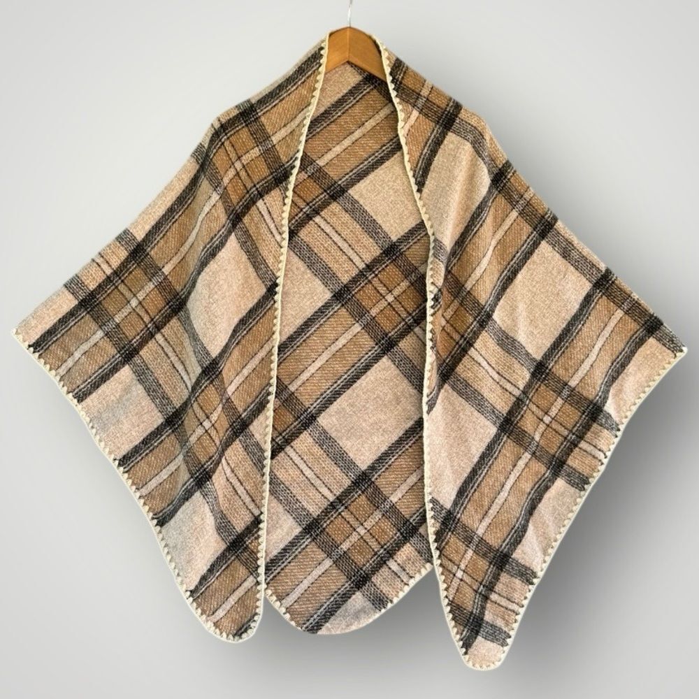 🎉5 for $45🎉 Vince Camuto cover up poncho womens one size